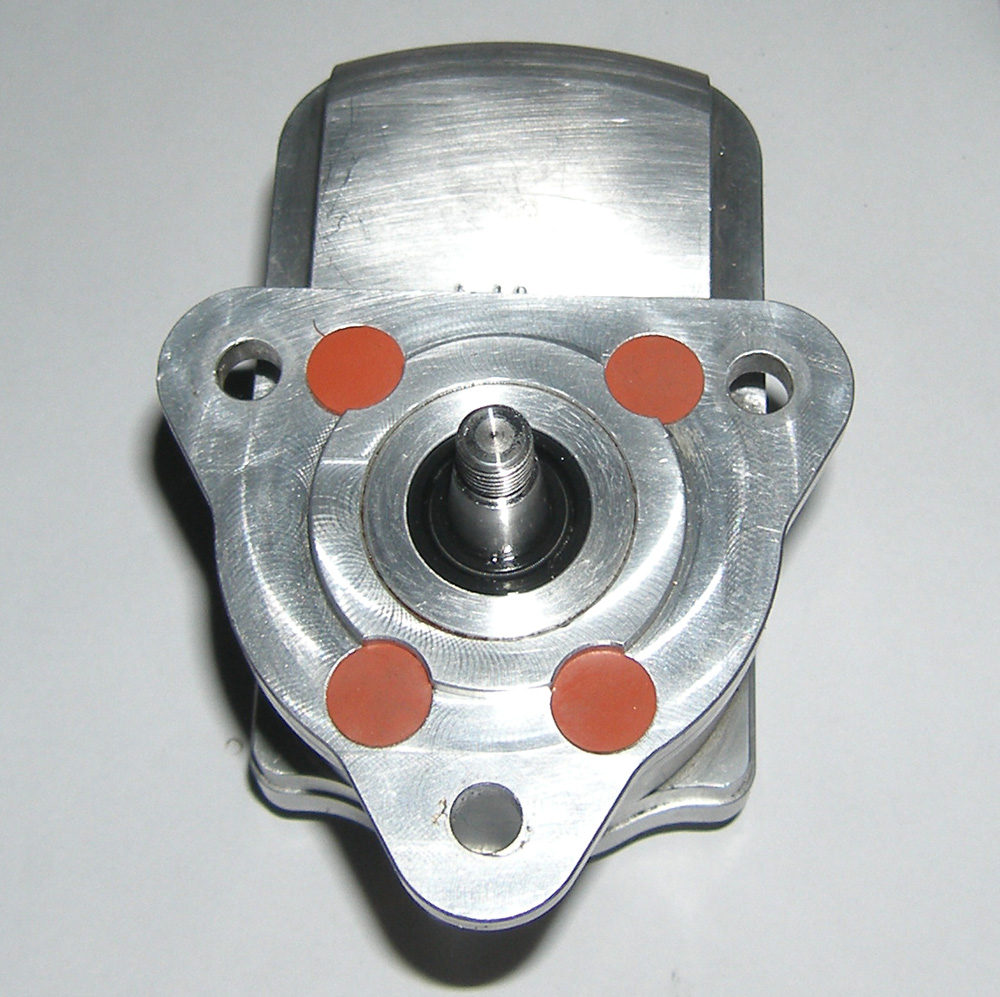 Oil seals for Joe Hunt magneto behind cylinders